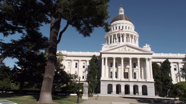 加州首府萨克拉门托市中心的国会大厦视频素材