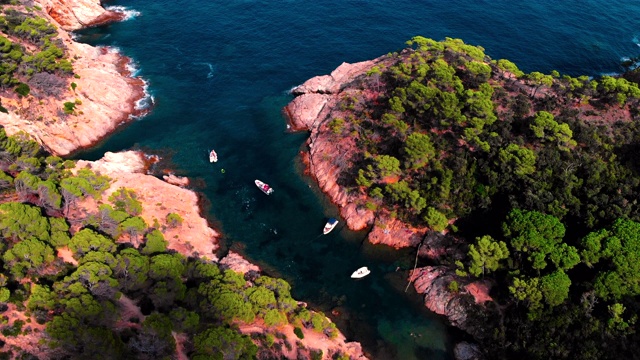 夏天西班牙美丽的布拉瓦海岸鸟瞰图。视频素材
