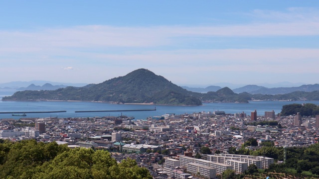 松山市的Gogo岛。来自松山市综合公园的风景。视频下载