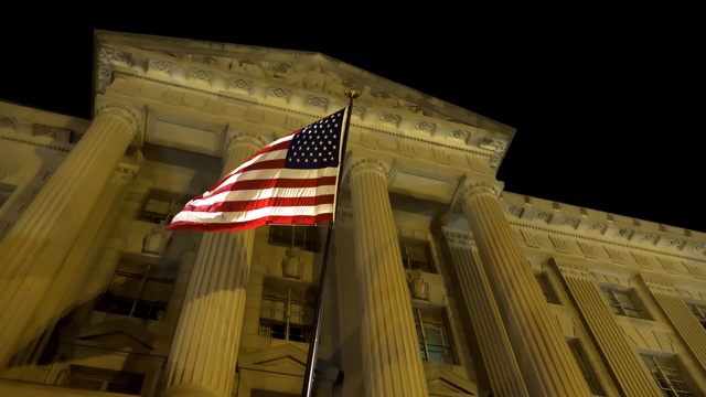 白宫前飘扬的美国国旗视频下载