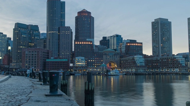 4k超高清时间流逝镜头波士顿海港城市景观从范码头公园在马萨诸塞州，美国日落时刻视频素材