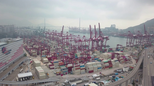 香港葵青货柜码头的航拍录像视频素材