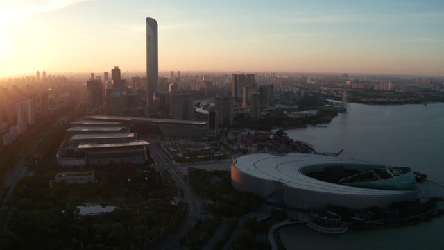 日出与CBD建筑。中国苏州航拍。视频素材
