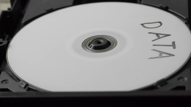一个标记数据的磁盘被装入一个CD rom中，然后unwind视频下载