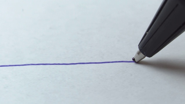 自动笔在白纸背景上画直线，微距摄影视频下载