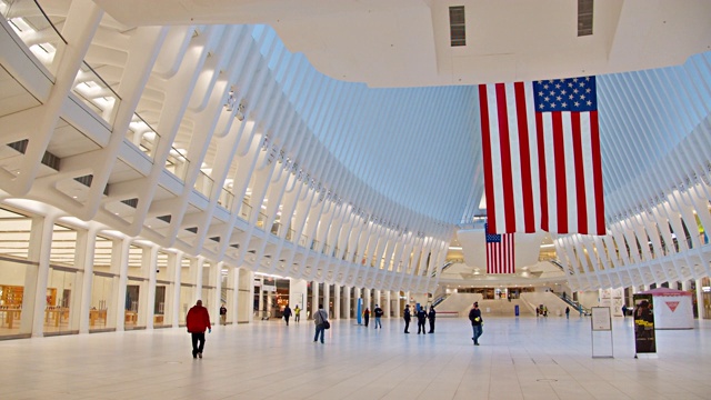 西田世界贸易中心。美国国旗。商场内部。地铁枢纽。视频素材