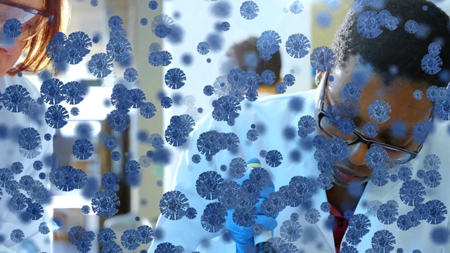 非裔美国女医生头顶漂浮Covid-19宏观细胞的动画视频素材