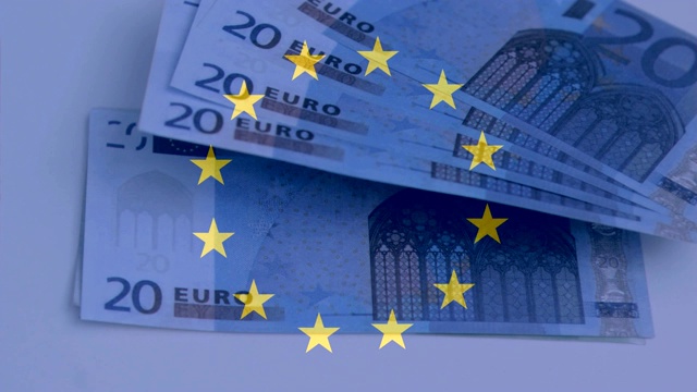 桌上的欧元钞票上，黄色的星星在旋转视频下载