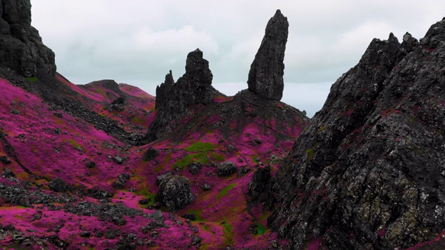 苏格兰的超现实无人机拍摄的红外景观。视频下载