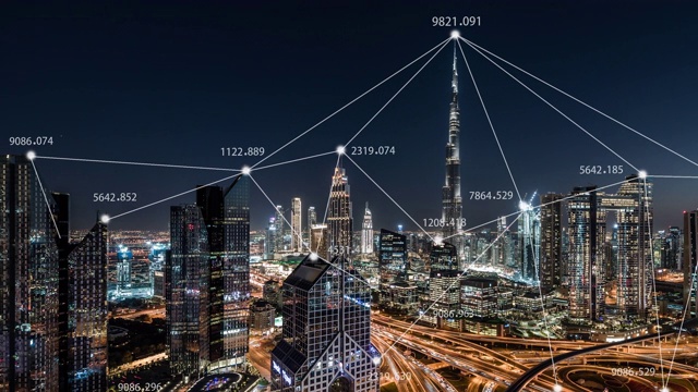 T/L PAN城市天际线和5G网络概念，从白天到夜晚/阿联酋视频素材