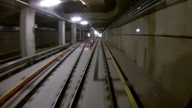 地铁经过地下视频素材