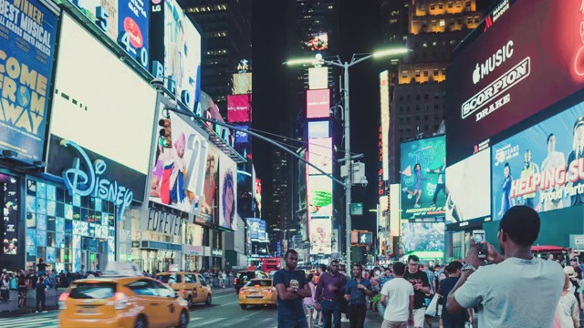 纽约曼哈顿繁忙的时代广场夜景视频素材