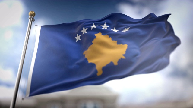 科索沃旗帜挥舞慢动作3D渲染蓝天背景-无缝循环4K视频素材
