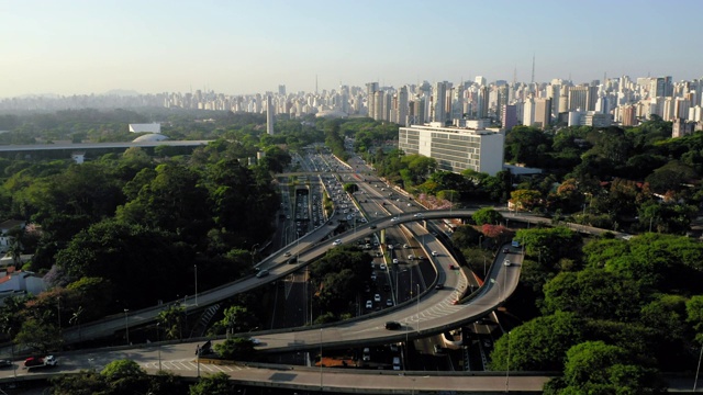 23 de Maio大道，靠近Ibirapuera公园，巴西圣保罗视频下载