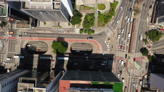 鸟瞰图保利斯塔大道和周围的建筑，圣保罗，巴西视频下载