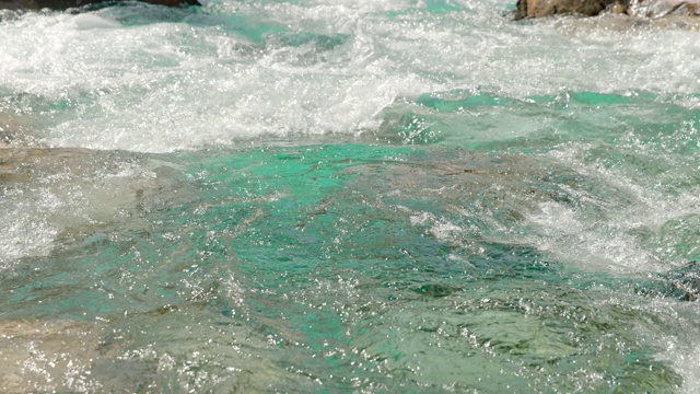 超级慢莫美丽的绿松石河溪视频下载