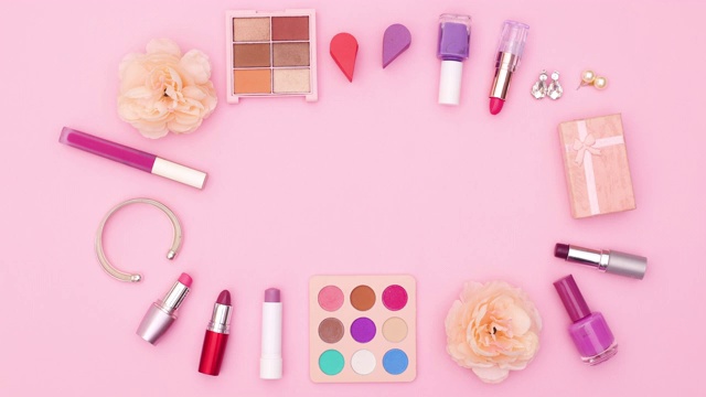 化妆和美容配件为粉色主题的文字框架。停止运动视频下载