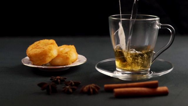 茶，茴香和奶酪蛋糕视频素材