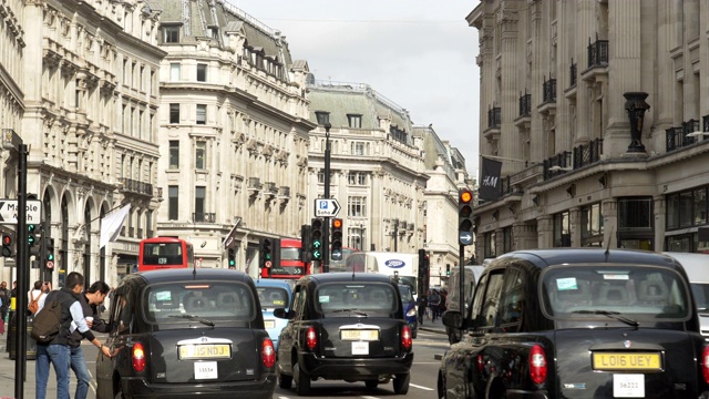 伦敦摄政街的汽车交通视频素材