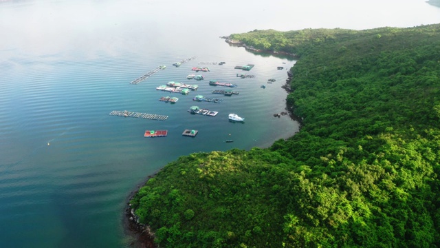无人机拍摄位于西贡高流湾渔村的海景视频素材