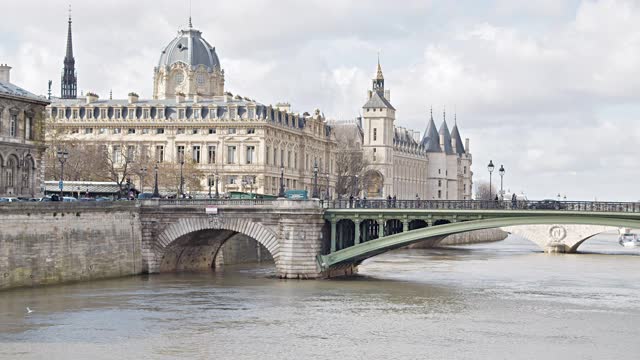 古老的巴黎。桥。符号视图视频素材