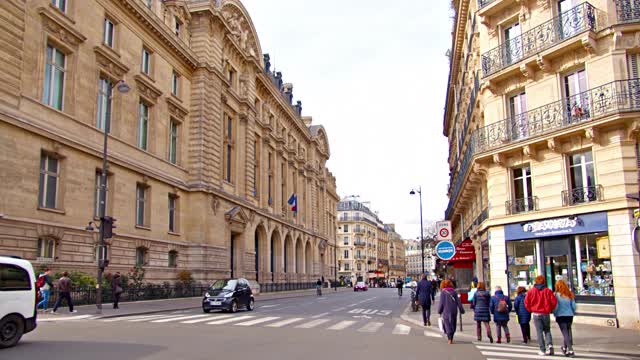 古老的巴黎街头。视频素材