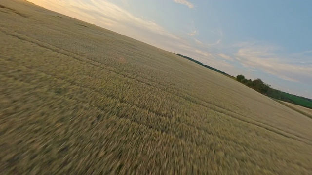 美丽的乡村和农地在日落视频下载