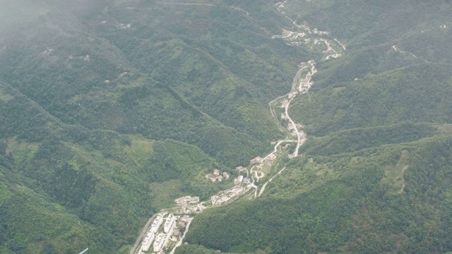 中国陕西秦岭山景鸟瞰图。视频下载