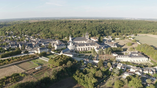美丽的皇家修道院Fontevraud l 'Abbaye靠近希农，法国。视频下载