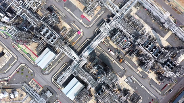 石油和石化工厂鸟瞰图视频素材