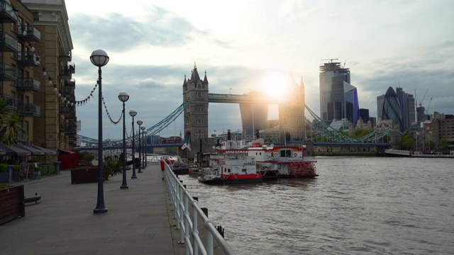 伦敦河畔地区的塔桥，时间流逝视频素材