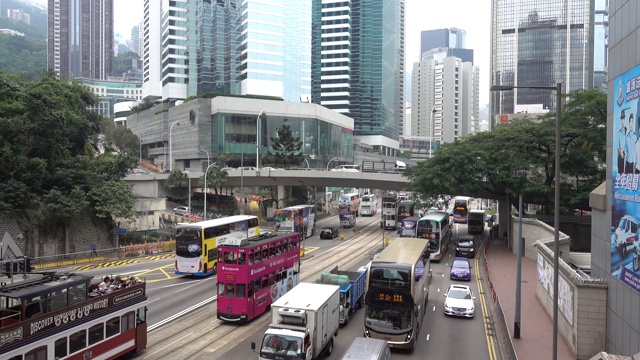 香港告士打道的汽车交通情况。视频下载