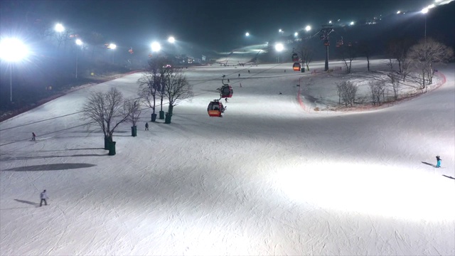 滑雪场地的延时拍摄视频下载