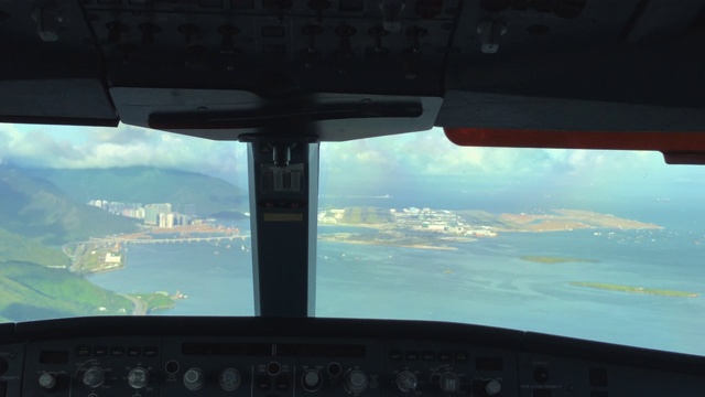 香港Intl。机场，进近和降落(POV射击)时间间隔视频素材