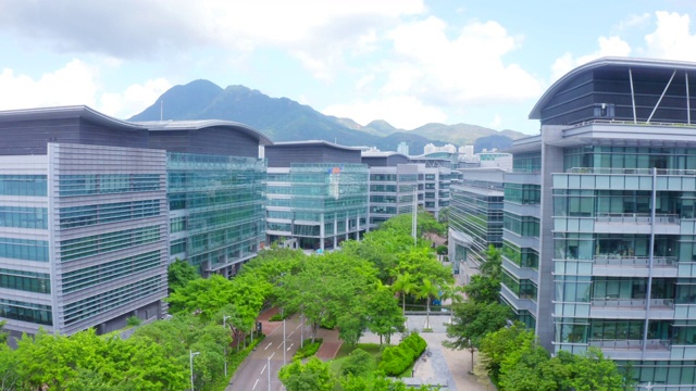 香港市内的现代化办公大楼视频下载