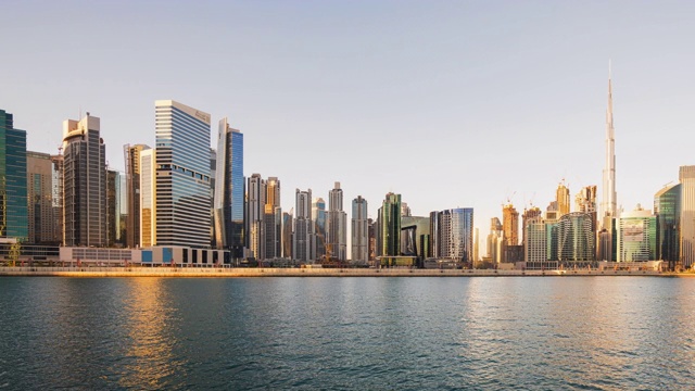 阿联酋迪拜码头的现代摩天大楼视频下载