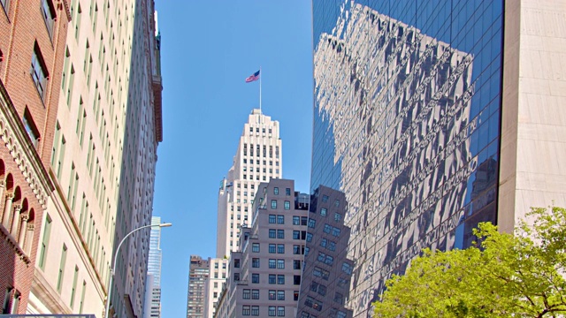 纽约的天际线。帝国大厦的通货再膨胀在办公和公司大楼视频素材