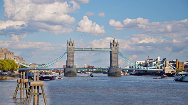 伦敦塔桥。河流和金融区。视频素材