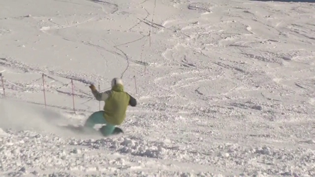 滑雪板上斜坡视频下载