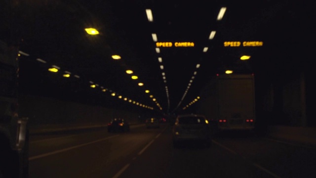 POV，汽车通过隧道，汽车通过隧道视频下载