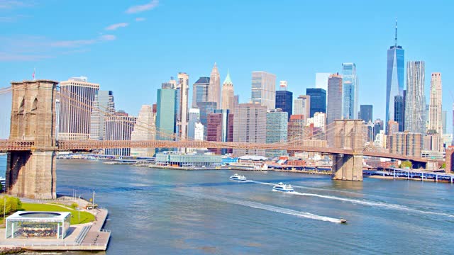 布鲁克林大桥和曼哈顿市中心鸟瞰图视频素材