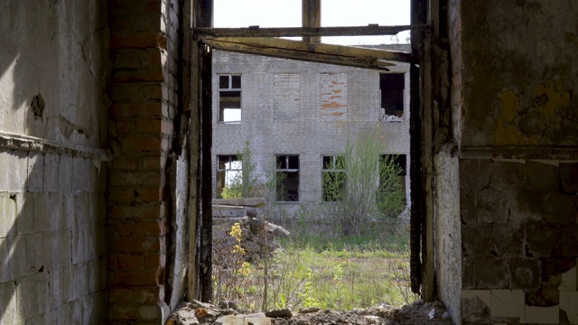 废弃建筑的破窗视频素材