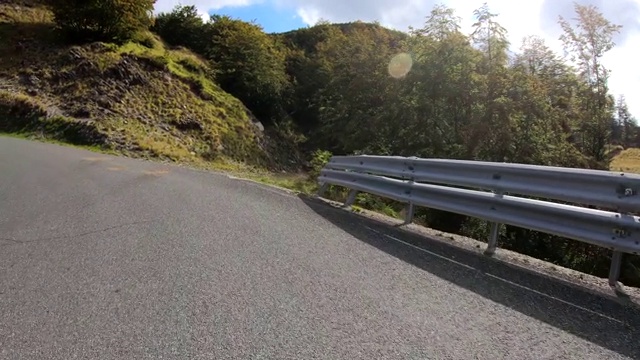 在意大利托斯卡纳基安蒂地区的乡村公路上旅行视频下载