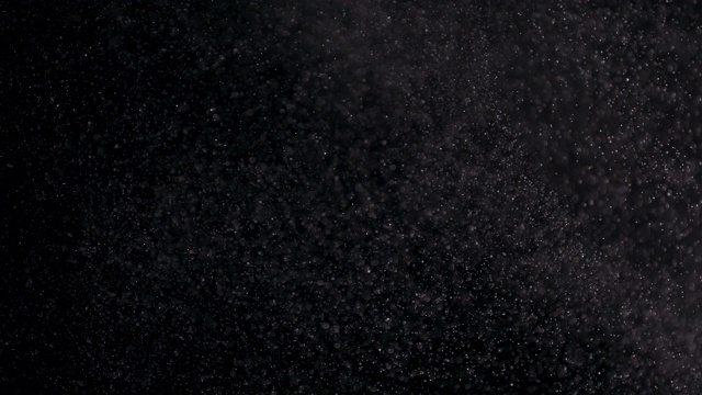 粉末孤立在黑色背景上视频素材