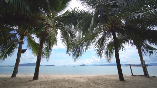 宁静的景色，美丽的海滩，在大自然的背景下视频素材