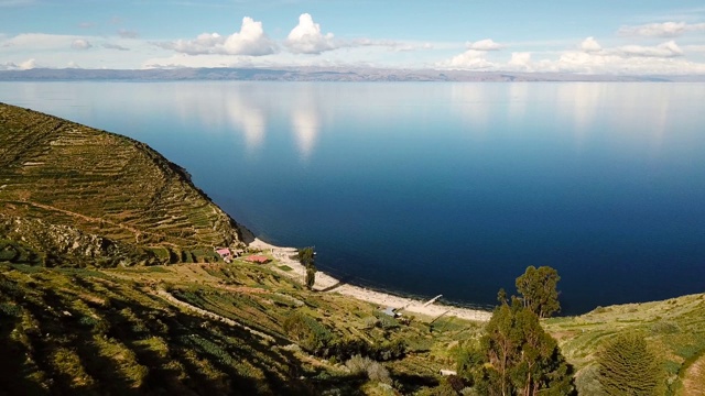 太阳岛和玻利维亚的喀喀湖全景鸟瞰图视频下载