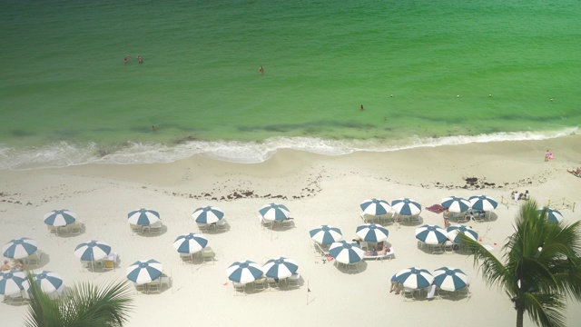 海滩伞那不勒斯海滩佛罗里达视频下载