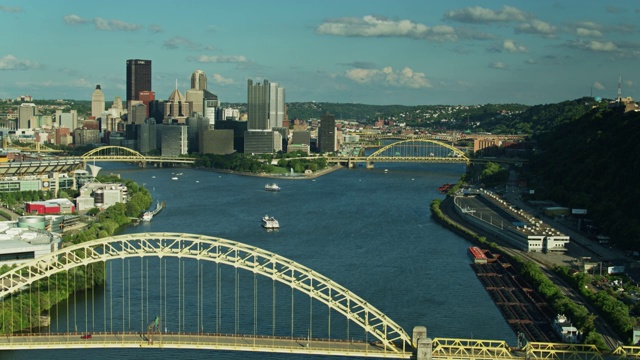 三条河流在匹兹堡市中心汇合-无人机拍摄视频下载