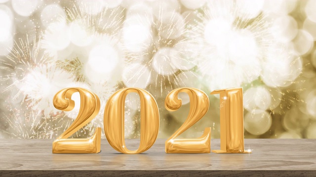2021年新年快乐黄金与烟花在现代木桌子和腿与闪闪发光的金景墙，节日庆祝概念视频素材