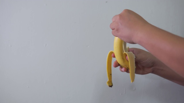 香蕉去皮视频素材